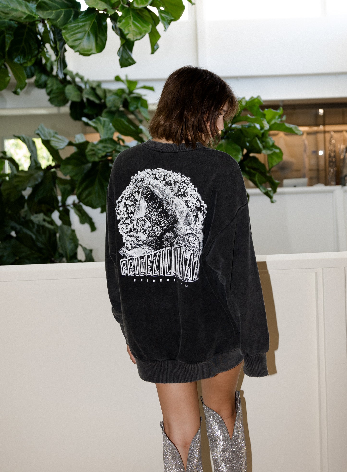 BRIDEZILLA OVERSIZE CREWNECK